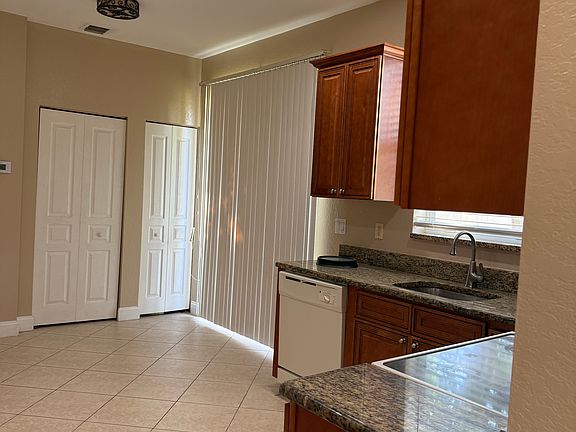 3rd image of 5409 Eastbay Dr