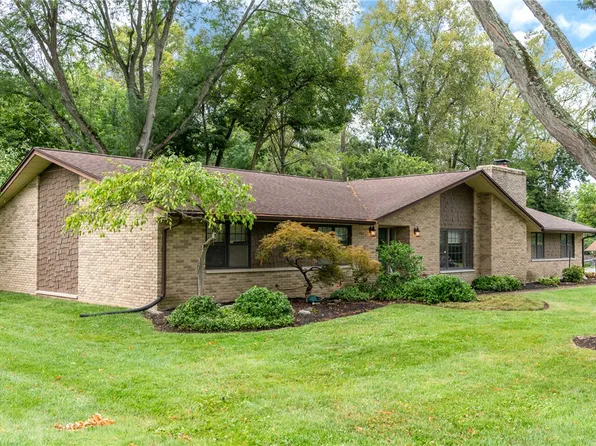 7805 Raintree Rd, Dayton, OH 45459