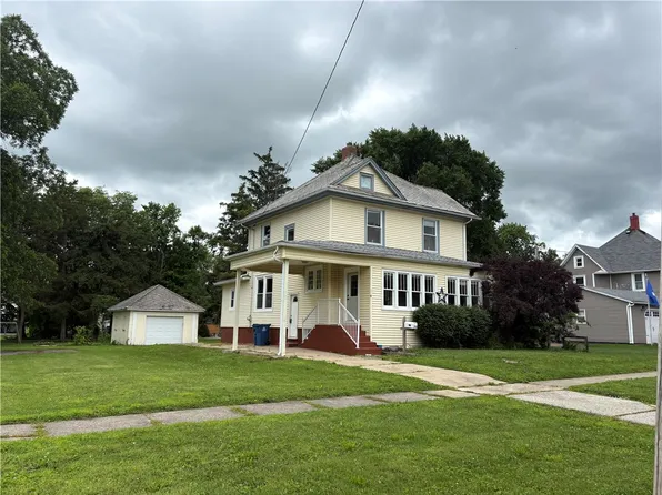 715 S 4th St, Hoopeston, IL 60942