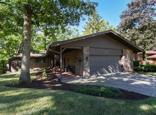 39 W Eureka Dr, Lemont, IL