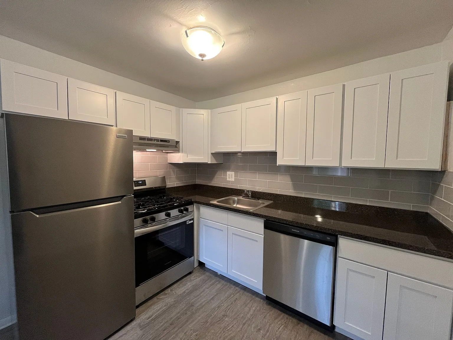 Colonial Point Apartments — Photo 4