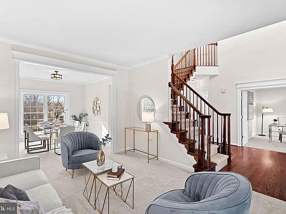 4th image of 917 Towering Oak Ct