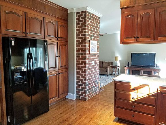 Kitchen-view into Hearth Rm