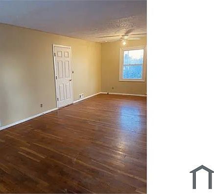 4th image of 4705 E 39th St