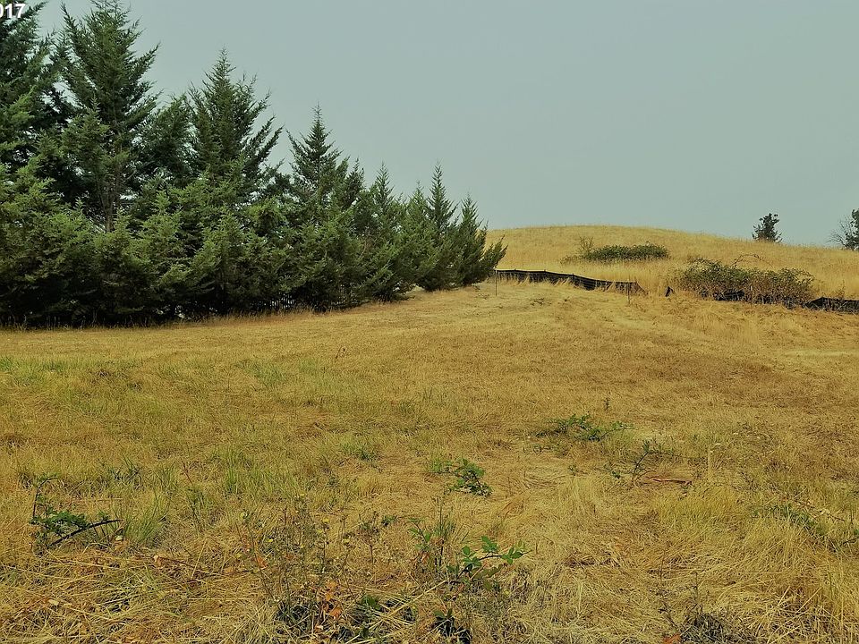 2nd image of 189 NE Amanda Way #18