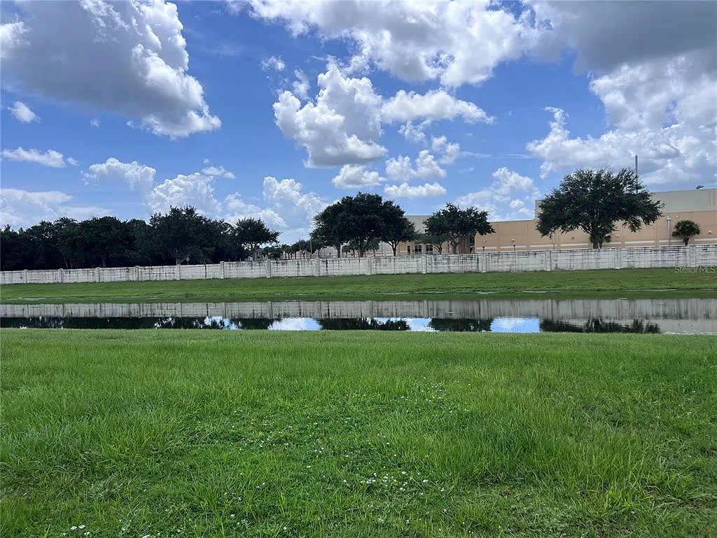 3 bed, 2.0 bath, 1508 sqft, $2,300 — Photo 4