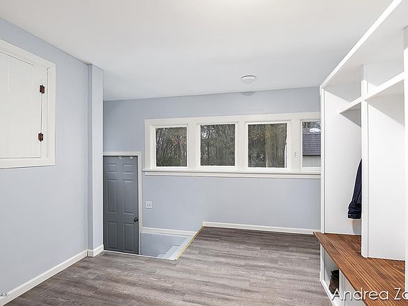 3rd image of 215 Grand Rapids St