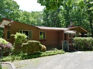 153 Washington Dr, Hawley, PA 18428
