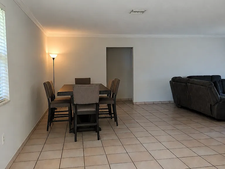 940 Benevento Ave — Photo 2