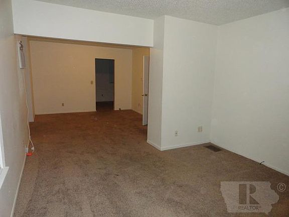 3rd image of 425 N 1st St