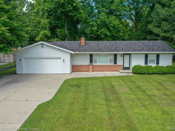 4762 Lorwood Dr, Smiths Creek, MI 48074