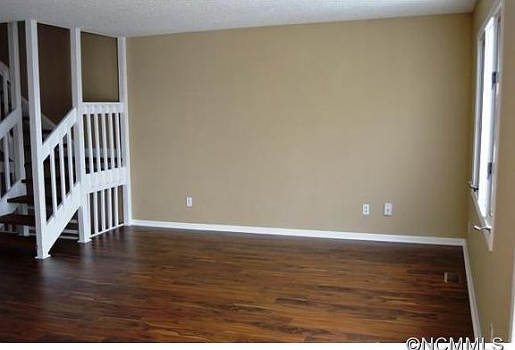 4th image of 23 Hollybrook Dr
