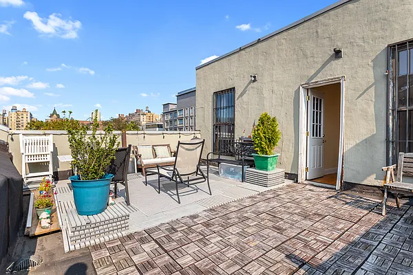 Rented by Safdie Realty Group | media 9