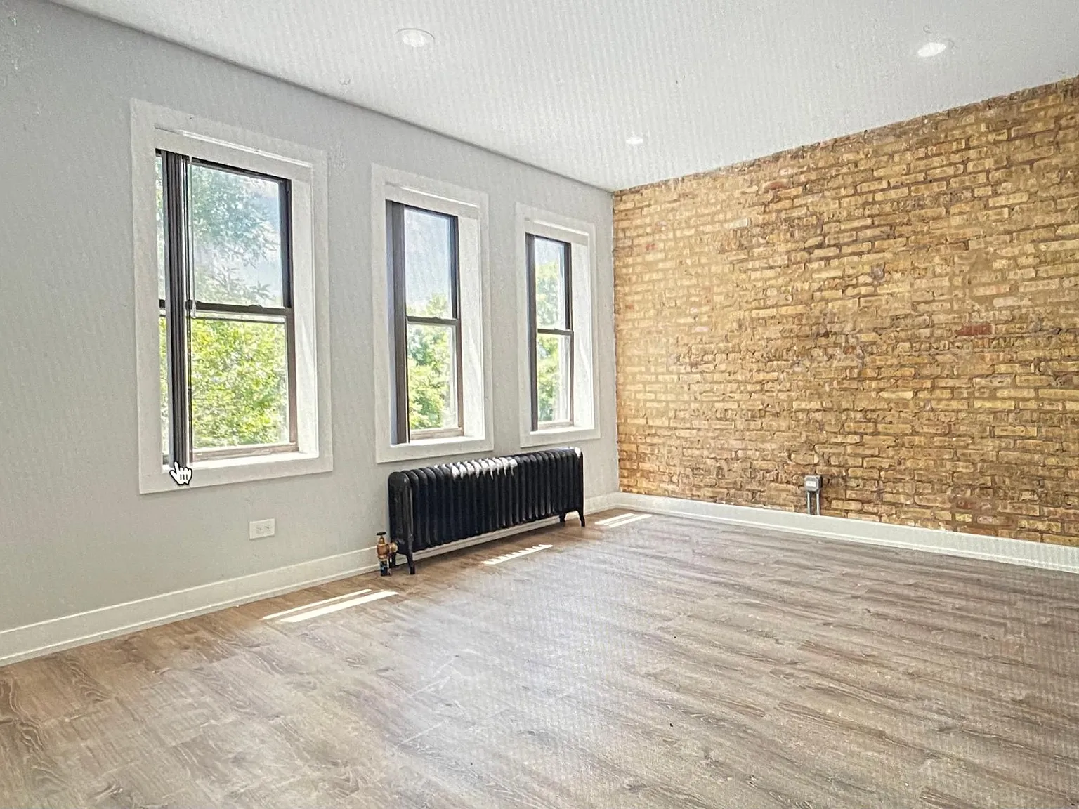 2 bed, 950 sqft, $2,500 — Photo 2
