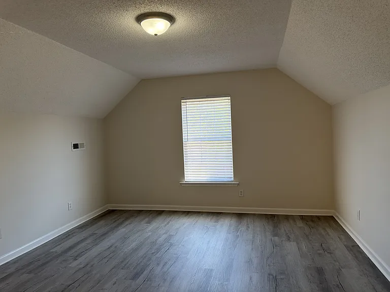 714 Thornbird Cir — Photo 15