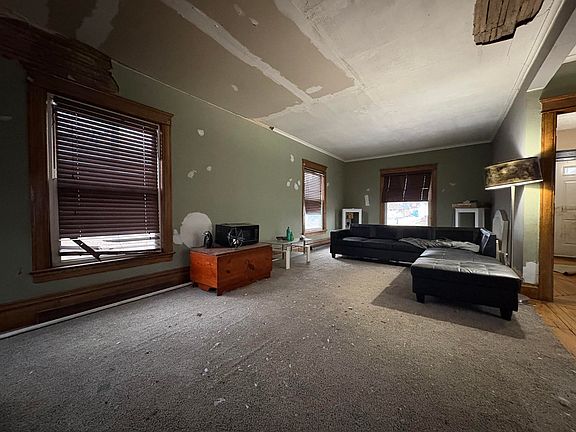 3rd image of 149 Oaklawn Ave