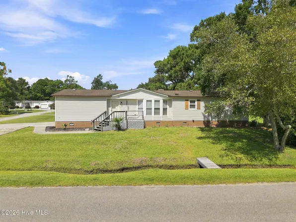 900 Lighthouse Court, Hampstead, NC 28443
