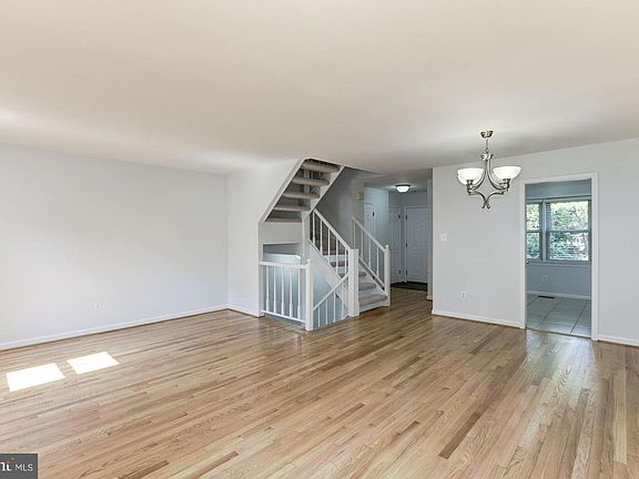 5th image of 629 N Abington St