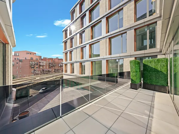 255 Lorimer Street image 1 of 20