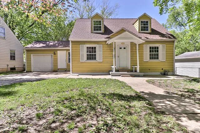 1311 Garden Ln photo 1