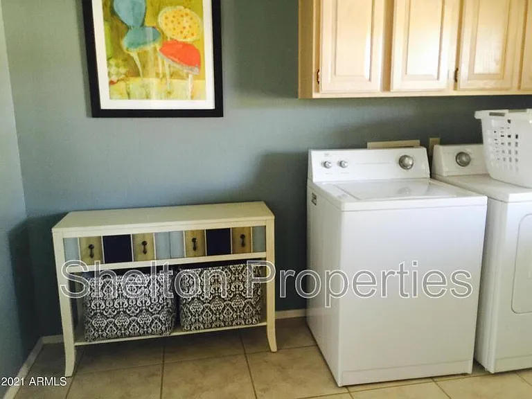 9418 W Tonto Ln — Photo 3