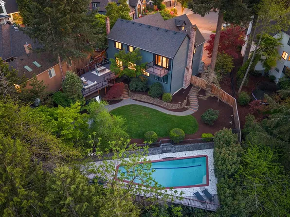 18370 River Edge Ln, Lake Oswego, OR 97034