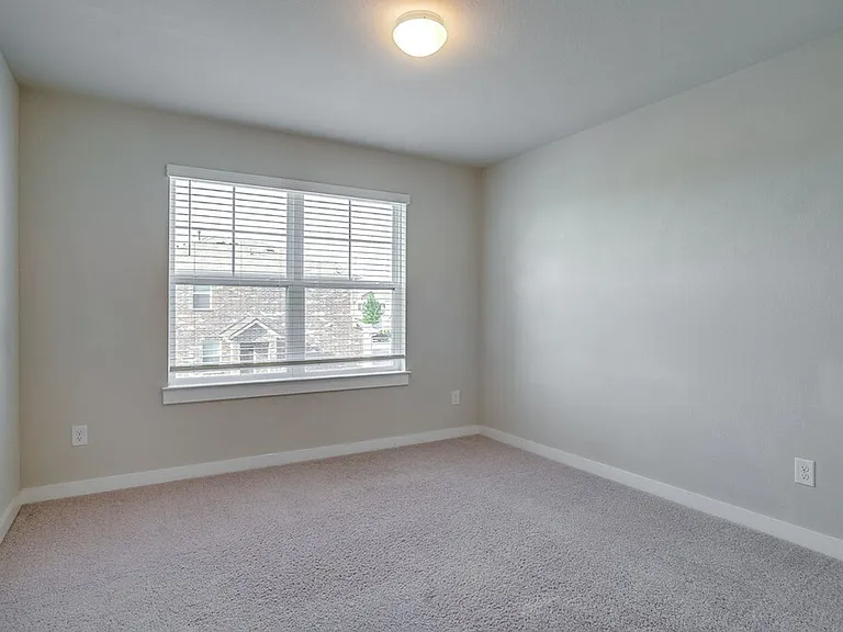 505 Pearly Eye Dr #B — Photo 12