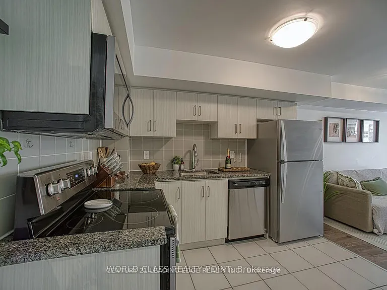 7 Applewood Ln E #221 — Photo 4