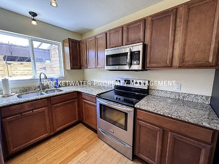 1827 Quail St #5 — Photo 9