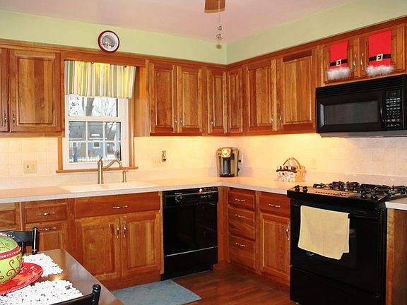 2nd image of 16748 Brinbourne Ave
