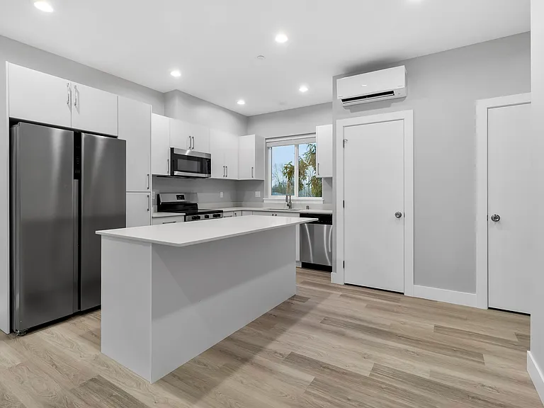 5724 Sterling Ave #106 — Photo 8