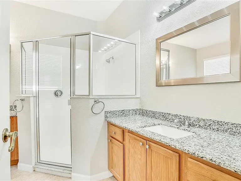 2920 Willow Creek Ln — Photo 10