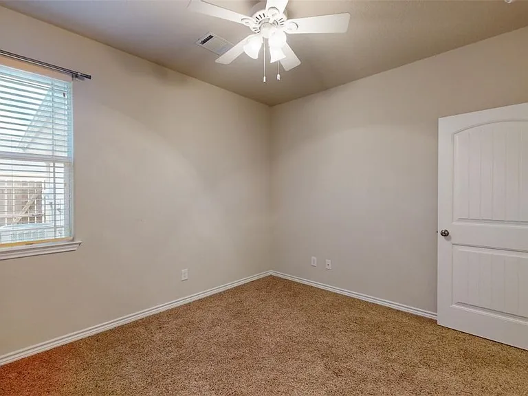 3805 Silverthorne Ln — Photo 16