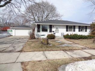 604 Linda St, Combined Locks, WI 54113