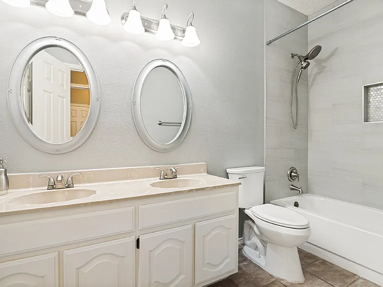 7013 Lo Chalmers Ln — Photo 5