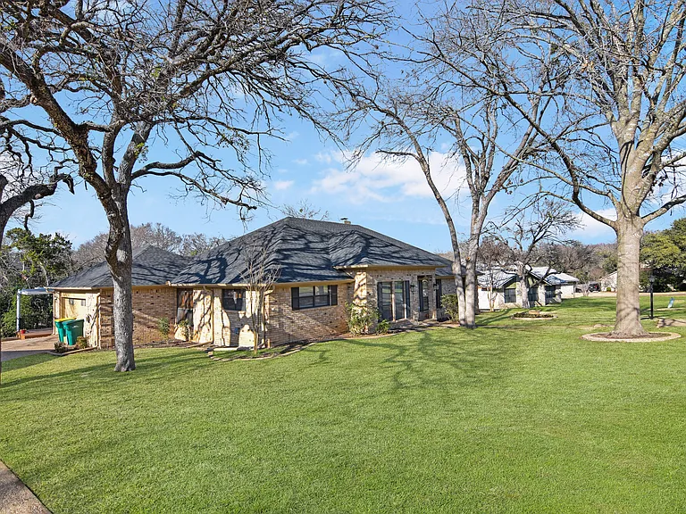 605 Pecos Trl — Photo 3