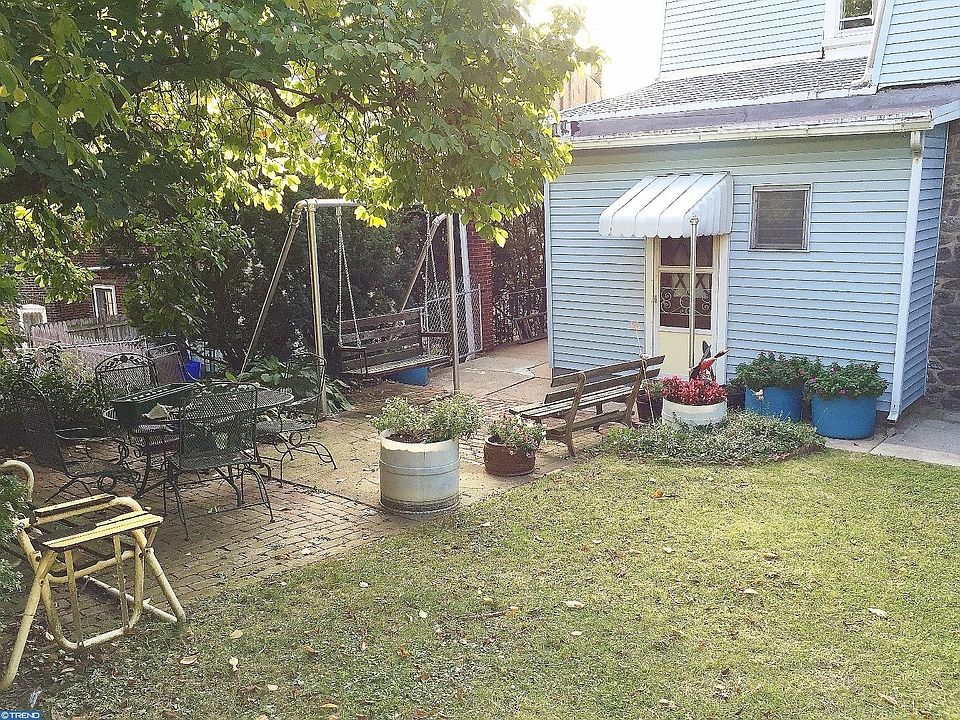 SHARED BACK YARD