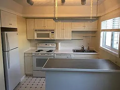943 Manor Ln #P — Photo 5