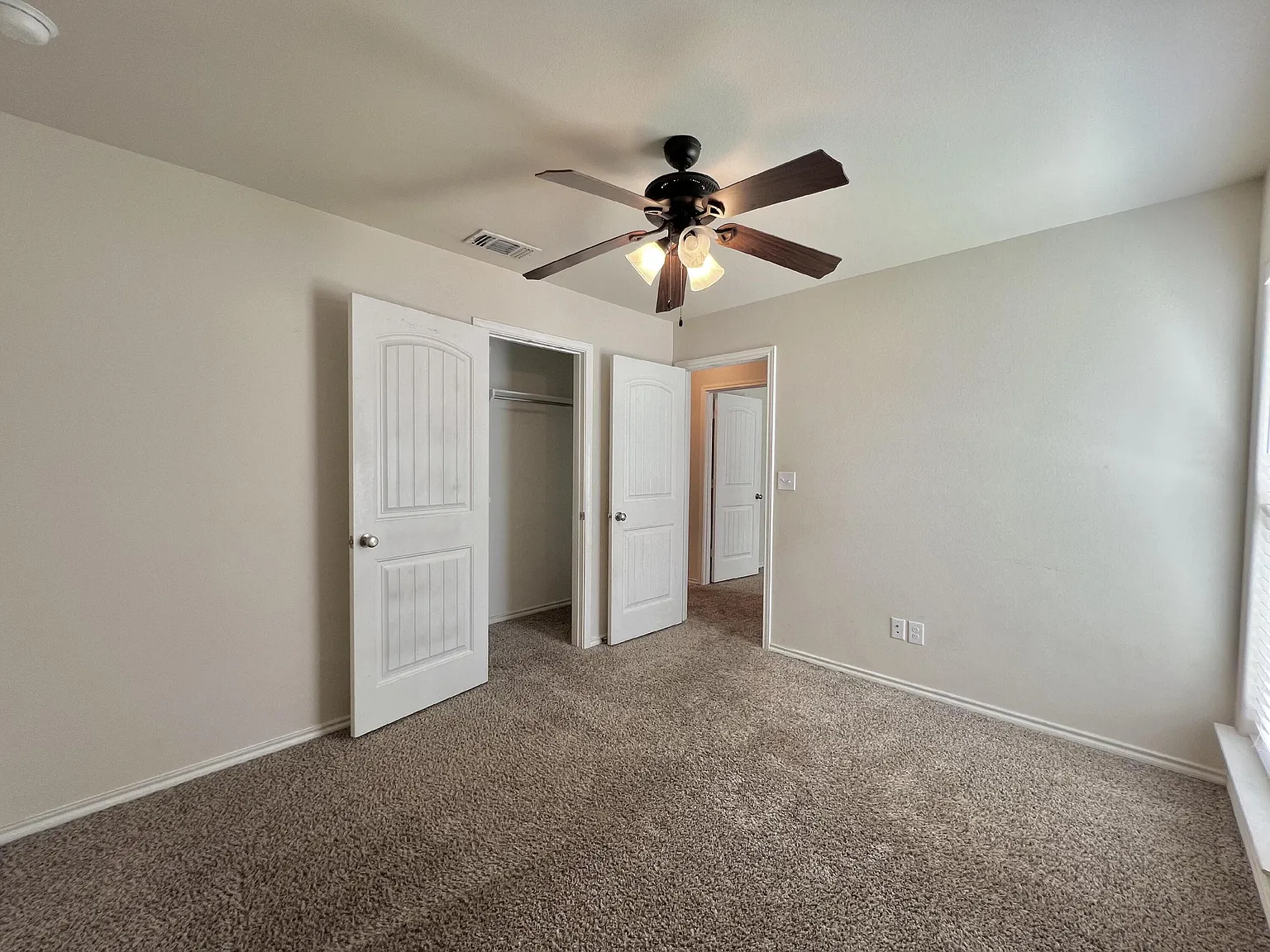 3 bed, 2.0 bath, 1503 sqft, $1,600 — Photo 4