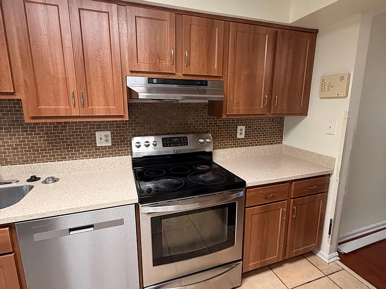 8818 Ridge Hollow Ct — Photo 9