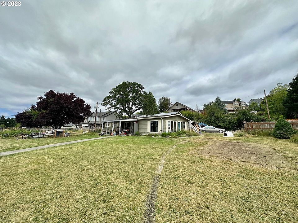 1st image of 830 E Elm Ave