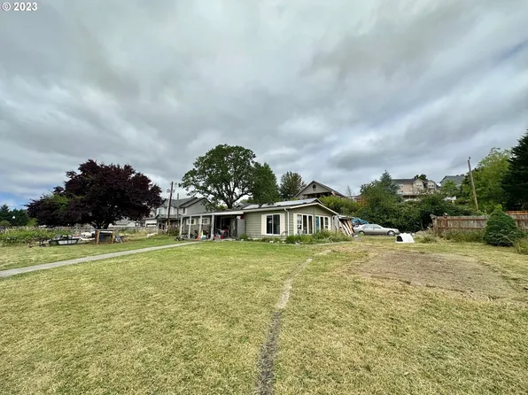 830 E Elm Ave, La Center, WA 98629