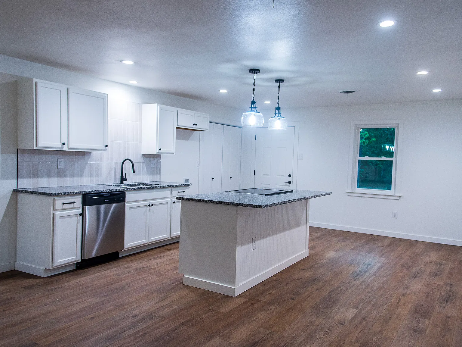 3 bed, 1200 sqft, $1,600 — Photo 4