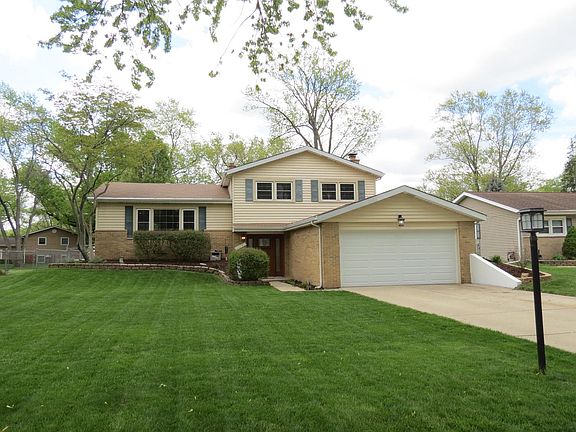 2nd image of 1017 Willow Ln