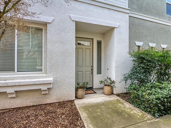 4th image of 367 N Raphael Ln