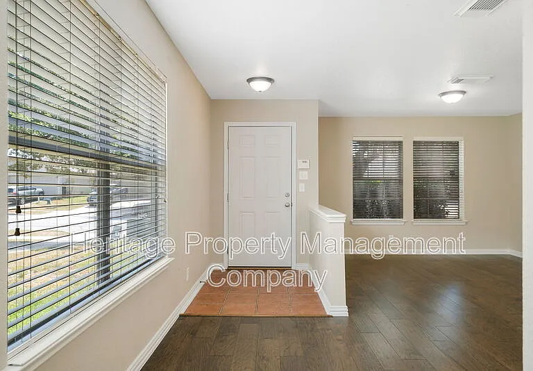 136 Longhorn Way — Photo 3