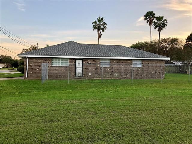 2nd image of 3141 Panama St
