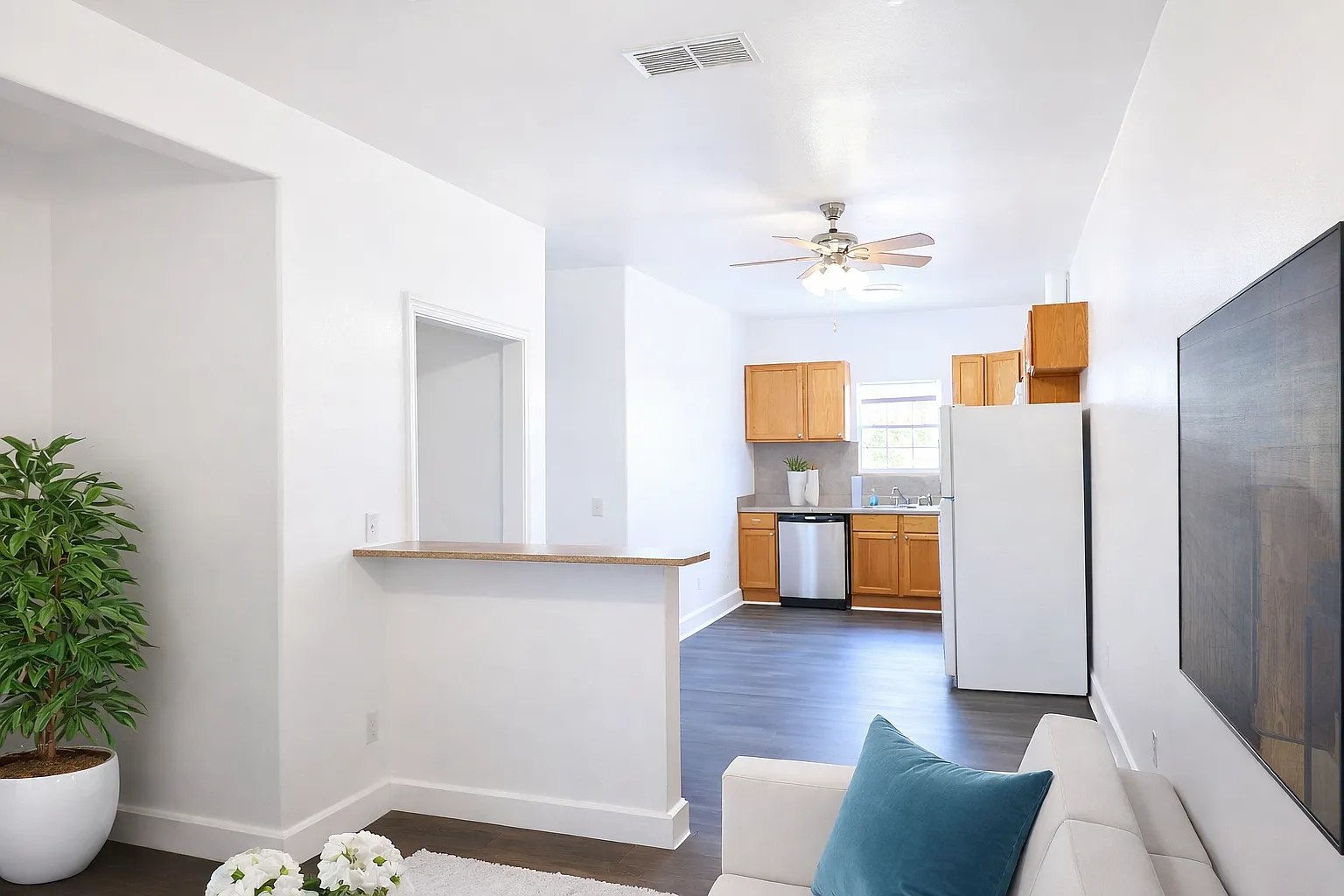 10940 Helms Trl — Photo 3