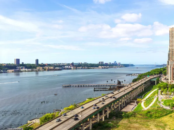 50 Riverside Boulevard image 12 of 20