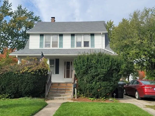 676 Clinton St, Wyandotte, MI 48192